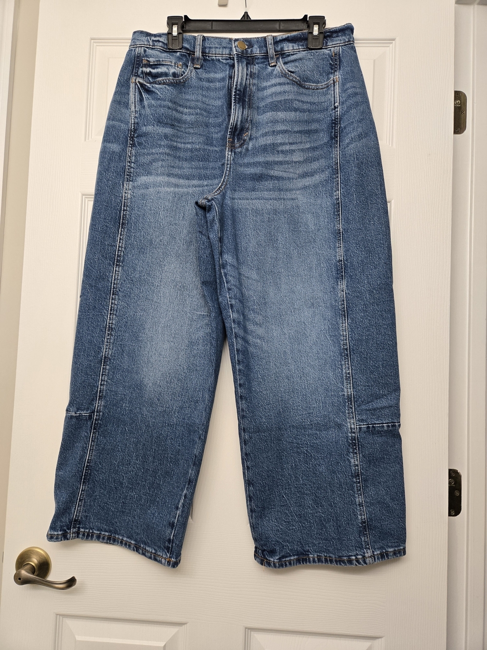 a.n.a Barrel-Leg Jeans in Medium Blue